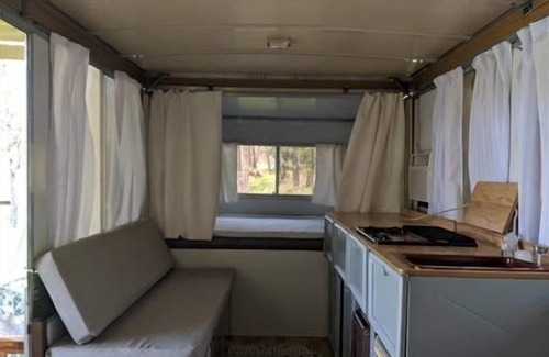 St. Clair Alquiler De RV | Lost Hill Lake Charming Camper