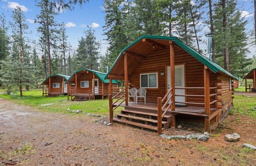 Grantsdale Cabina | Lost Horse Lodge – Double Queen Cabin