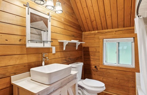 Grantsdale Cabina | Lost Horse Lodge - Double Queen Cabin #21