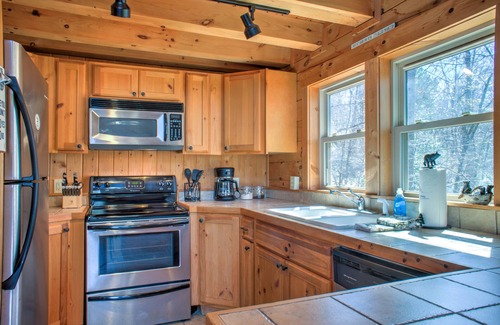 Sweetbriar Farms Cabina | Lost in Bearadise by Carolina Mornings | Game Room🎮 & Hot Tub♨️🐻