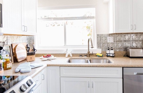 Englewood Casa | "Lost Loon" Oceanfront Cottage by Roxy Rentals