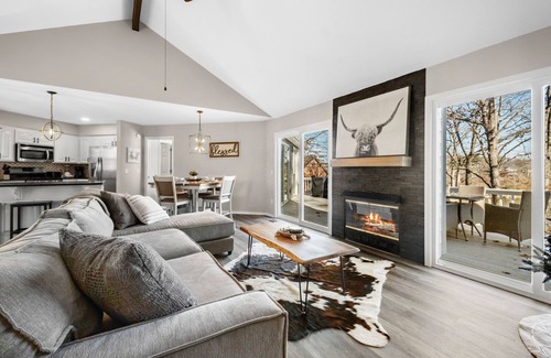 Bella Vista Casa | Lost Paddle Lakefront Getaway: bike, kayak, fish, golf, and more.