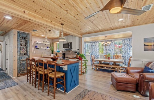 Bid-a-wee Beach Casa | Lost Pearl: 1940s Beach Cottage, FREE Daily Activities, 1 Blk 2 Bch, SznlStuff