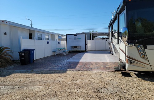 Key Largo Alquiler De RV | lot #341 for your RV / Camper full hookups