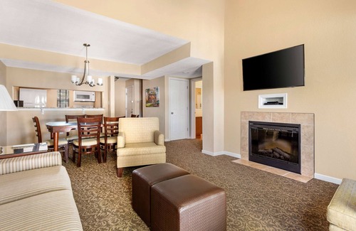 Berkeley Hotel | Lots of Activities to Enjoy! 2 Units, Indoor & Outdoor Pools, Free Parking