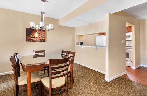 Berkeley Hotel | Lots of Activities to Enjoy! 2 Units, Indoor & Outdoor Pools, Free Parking