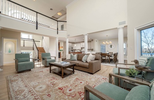 Long Neck Casa | Lots of living space in this single family home in The Peninsula