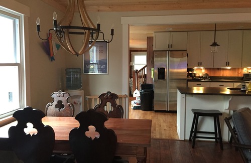 Black Mountain Casa | Muchos lujos en el corazón de Montreat: cocina gourmet, HVAC, WIFI, gas FP