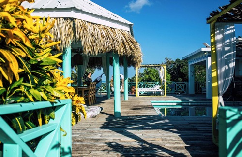 Treasure Beach Villa | El fresco diseño moderno La Sirena Le Ofrece mucho espacio y vistas fabulosas.