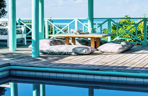Treasure Beach Villa | El fresco diseño moderno La Sirena Le Ofrece mucho espacio y vistas fabulosas.