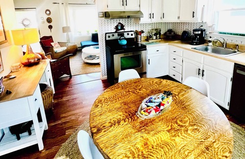 Villas Cabaña | Lotus Bay-200 steps to Beach Sunsets, Pet Friendly & close to Wineries