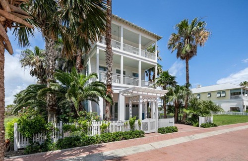 The Shores Casa | Lotus Villa - Private beach house with Pool and Hot Tub home