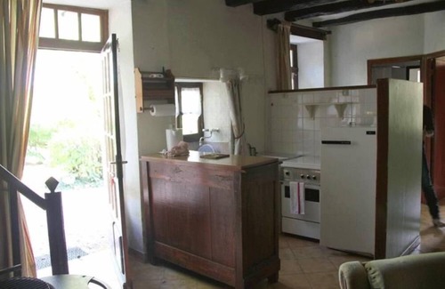 Tursac Casa | Lou Calypsou, encantador Périgourdine en la paz del campo y vista de las colinas.