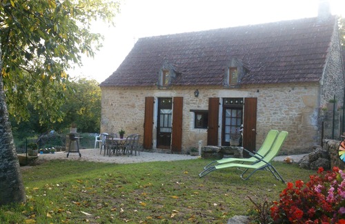 Tursac Casa | Lou Calypsou, encantador Périgourdine en la paz del campo y vista de las colinas.