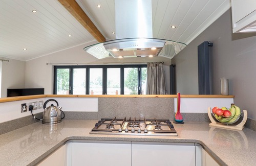 Bowness-on-Windermere Cabaña | Loubi's Lakeside Lodge