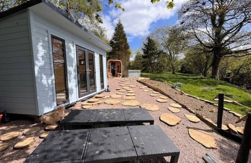 County Cavan Cabaña | Lough Sillan Lakeside Cottages - Adults only - outdoor spa - sleeps 6-8