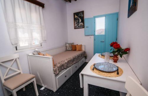 Platis Gialos Apartamento | Loukas and Margarita's house