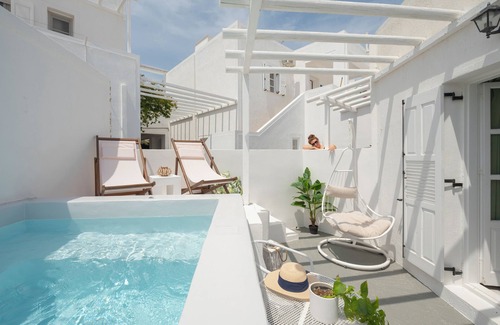 Perissa Apartamento | Loukas & Emma "Studio with hot tub"