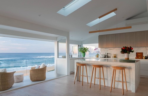 Forresters Beach Casa | Loulou Beach House – 4 BR excl. Studio