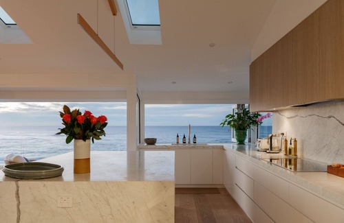 Forresters Beach Casa | Loulou Beach House – 4 BR excl. Studio