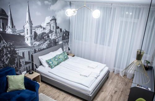 Esztergom Apartamento | LouLou's Central Apartment with cosy balcony