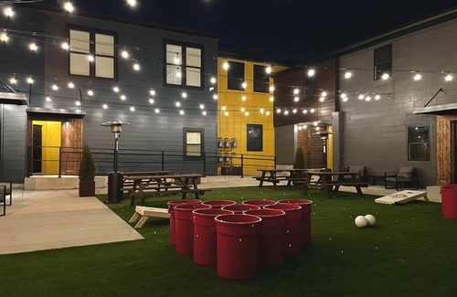 Cherokee Triangle Apartamento | LouLounge Studio @ Bungalou + Bourbon Bar + Gameyard