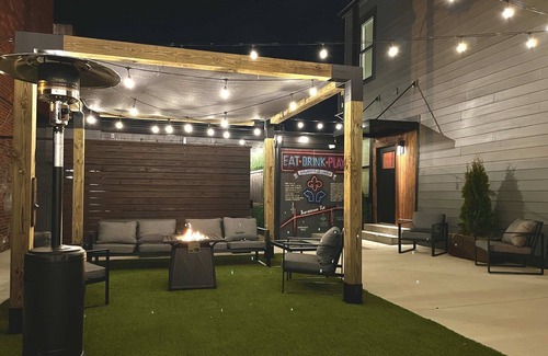 Cherokee Triangle Apartamento | LouLounge Studio @ Bungalou + Bourbon Bar + Gameyard