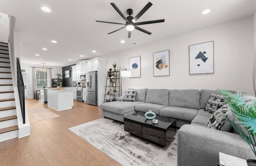 Charlotte Casa | Lounge in LoSo - South End Charlotte