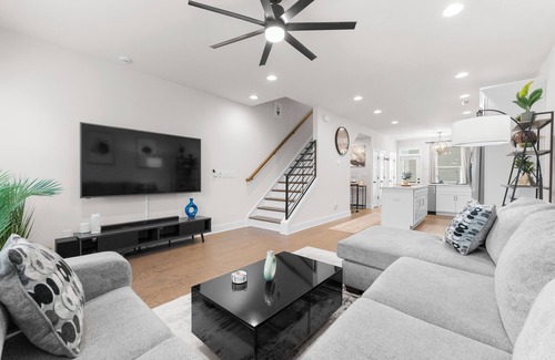 Charlotte Casa | Lounge in LoSo - South End Charlotte