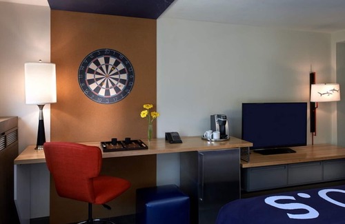 Fisherman's Wharf Hotel | Lounge & Play Near Bay Tours + Fisherman’s Wharf Fun