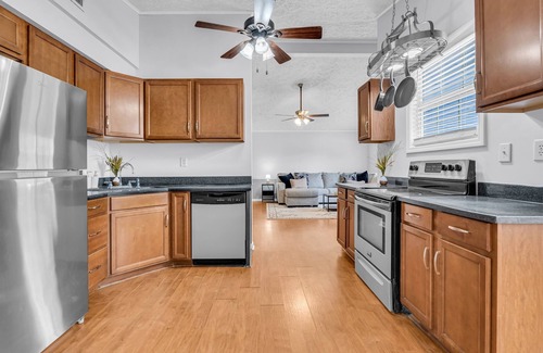 Columbus Casa | Central Location | Fresh Remodel | Family Friendly