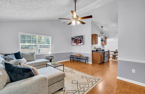 Columbus Casa | Central Location | Fresh Remodel | Family Friendly
