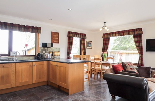 Marybank Cabaña | LOVAT HIGHLAND BOTHY, romantic, character holiday cottage in Beauly
