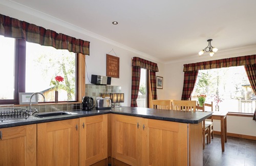 Marybank Cabaña | LOVAT HIGHLAND BOTHY, romantic, character holiday cottage in Beauly