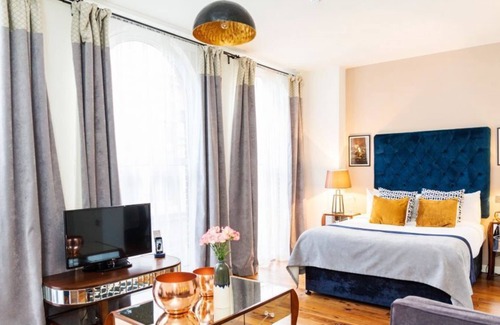 Bridge Casa | Lovat Lane Love Nest