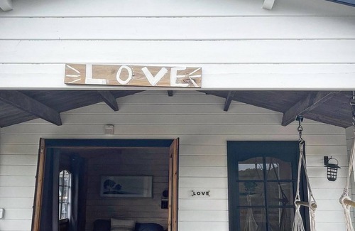 Dripping Springs Cabina | Love Cabin @ 13 Acres - Stay/Swim/Shop/Yoga