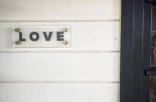 Dripping Springs Cabina | Love Cabin @ 13 Acres - Stay/Swim/Shop/Yoga