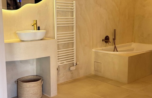 Doue-la-Fontaine Apartamento | Love getaway with outdoor spa