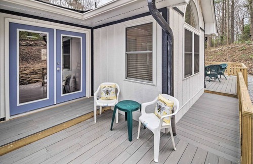 Laurel Park Casa | LOVE.LAUGH.LIVE-IN LAUREL PARK! {2 living spaces}