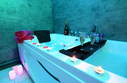 Biscarrosse Plage Apartamento | Love Room à deux pas de l'Océan avec Hammam, Sauna et Bain à 2 Surprise garantie
