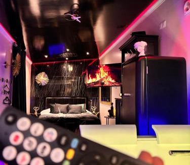 Goussainville Casa | Love Room élégante spa privatif et extérieur cosy