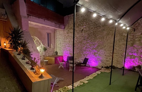 Orgon Apartamento | Love Room apartment with private Jacuzzi and hammam unusual place for lovers