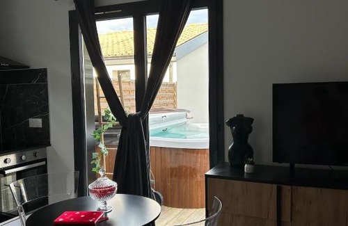 Marcheprime Apartamento | Love room proche du bassin , jacuzzi, jardin privé