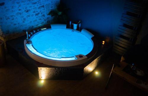 Medis Hotel | LOVE Suites & SPA "Le Chai" avec lit rond