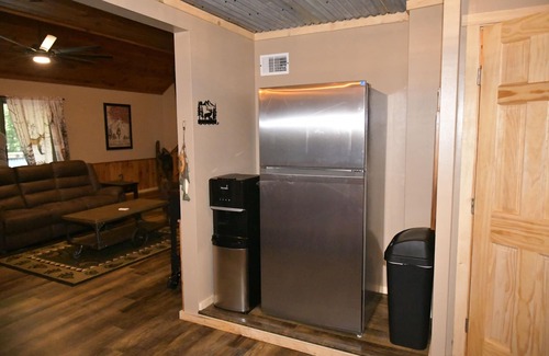 Leeper Cabina | Love to hike, kayak or just relax? Bring your friends, family, and dogs!
