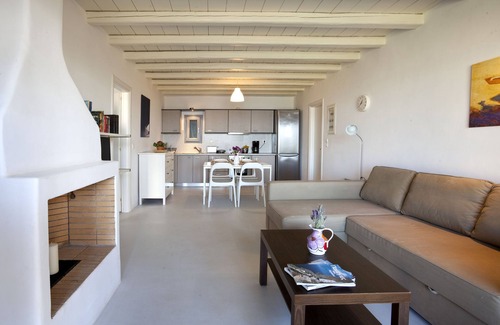 Kea Casa | Lovebirds Nest - Un pequeño albergue que disfruta de vistas al jardín y al mar