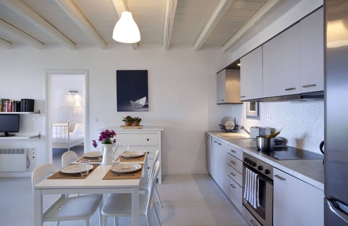 Kea Casa | Lovebirds Nest - Un pequeño albergue que disfruta de vistas al jardín y al mar