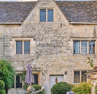 Painswick Casa | Lovedays Cottage, A Luxury 16th Century home in Painswick