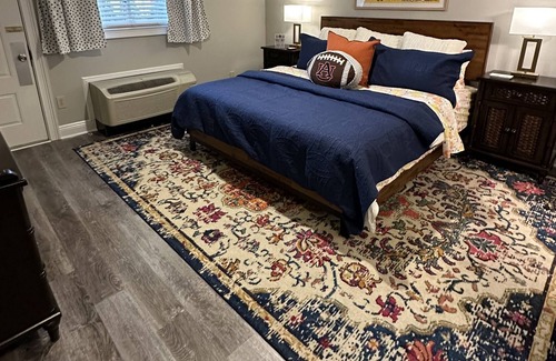 Auburn Condominio | Loveliest Condo on the Plains- 2BR/2BA- steps to stadium