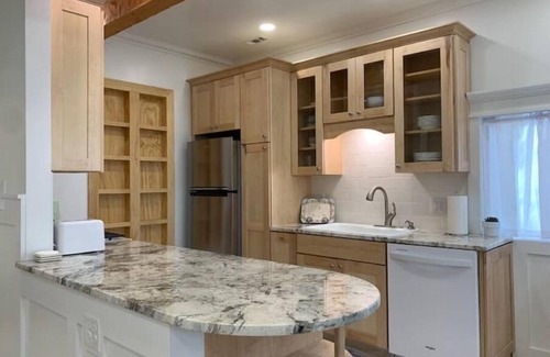 Cheyenne Apartamento | Lovely 1 bdrm 3 blocks from hospital